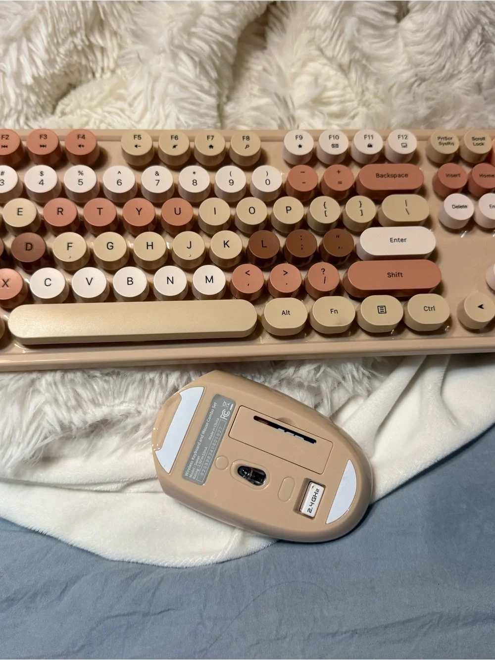 Retro Round-Key Wireless Keyboard and Mouse - Blush & Cream